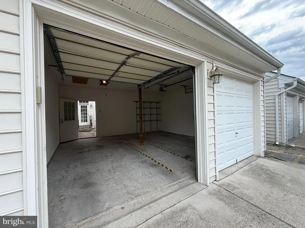$3,950 | 22949 Fanshaw Square, Brambleton, VA 20148