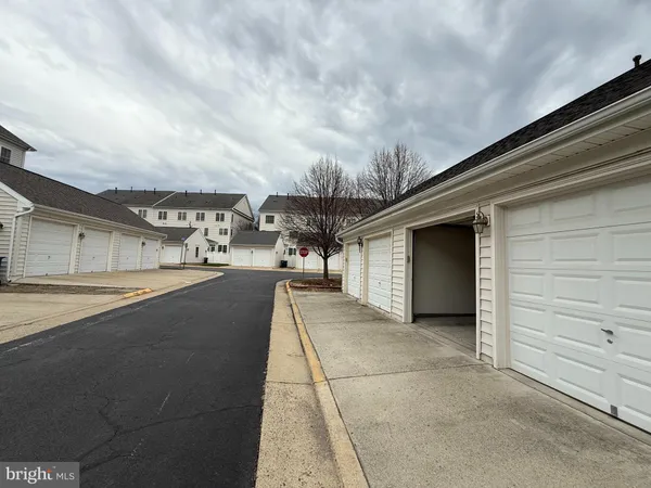 $3,950 | 22949 Fanshaw Square, Brambleton, VA 20148