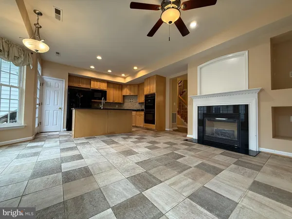 $3,950 | 22949 Fanshaw Square, Brambleton, VA 20148