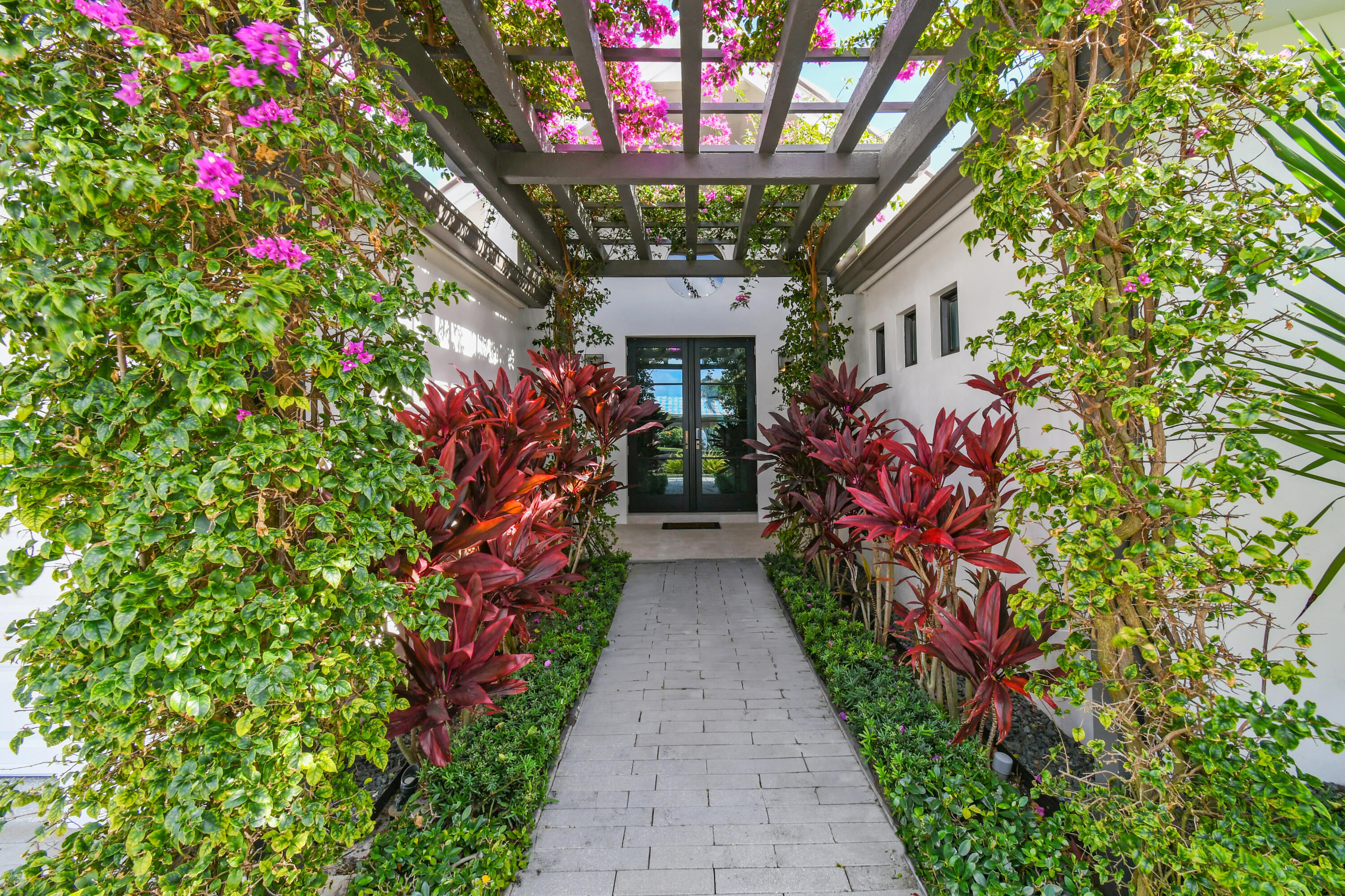 170 Beacon Lane Jupiter Inlet Colony, FL 33469 - Photo 3 of 46 170 Beacon Lane (6)a