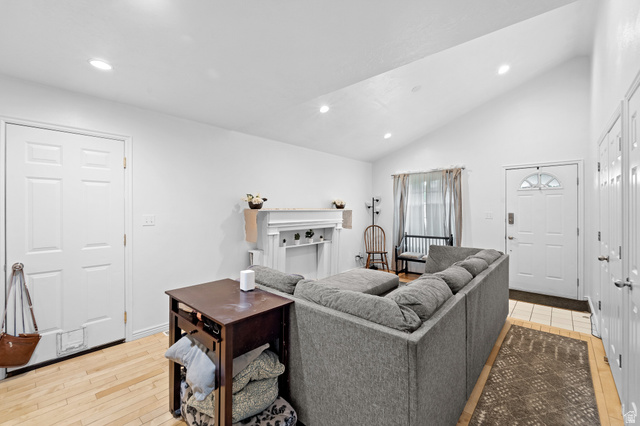 474 North 2330th Street West Provo, UT 84601 - Photo 4 of 33
