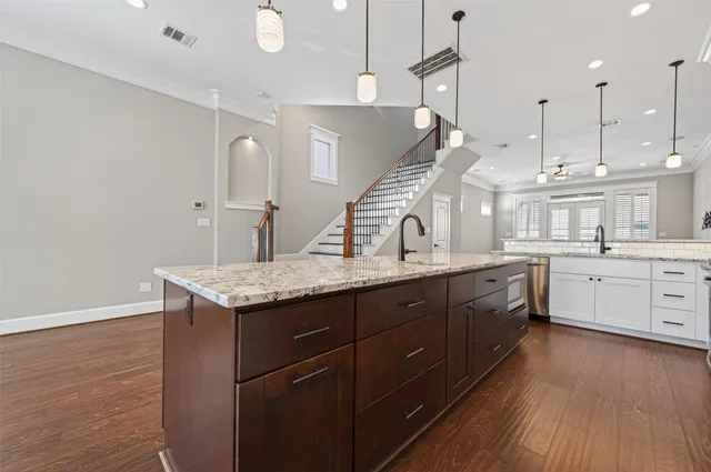 $749,000 | 823 West 21st Street, Houston, TX 77008