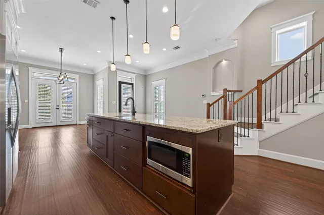 $749,000 | 823 West 21st Street, Houston, TX 77008
