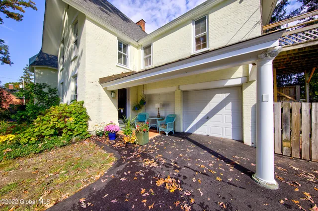 $3,250 | 21 Park Place, Unit 1, Saratoga Springs, NY 12866