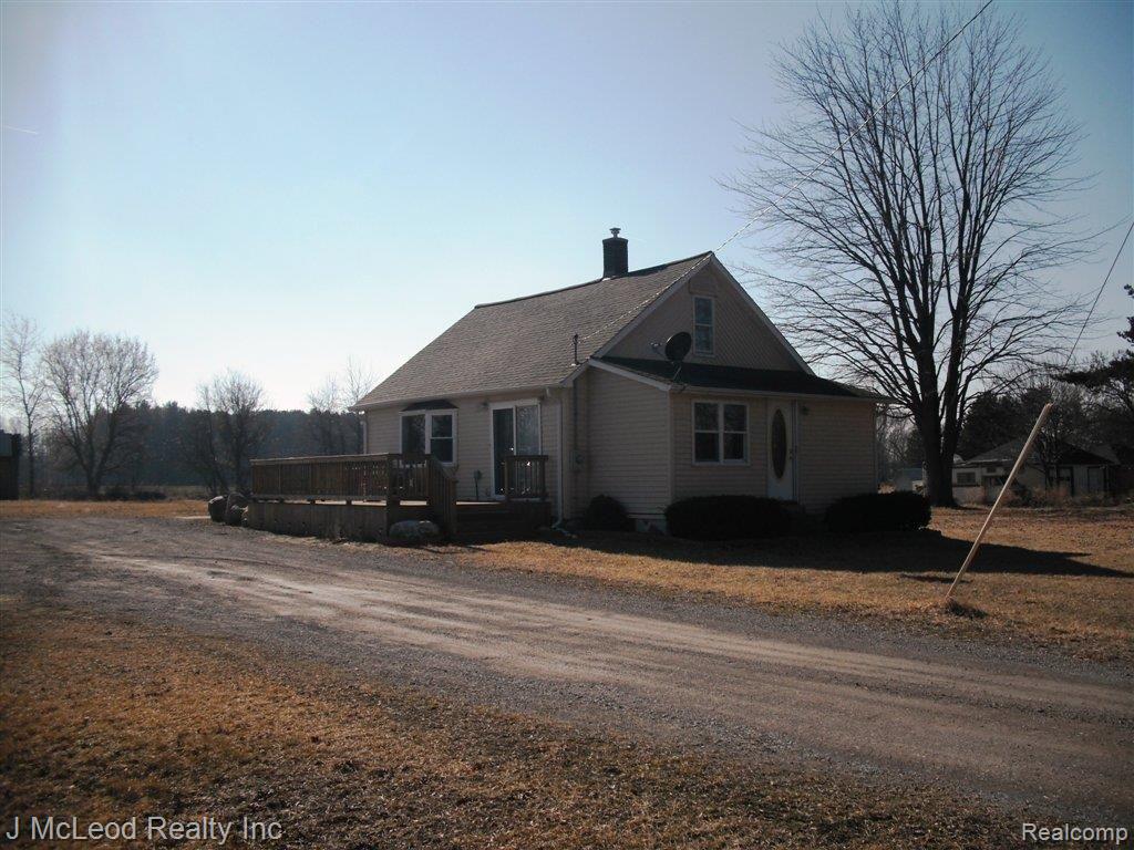 8821 Barnes Road Millington, MI 48746 - Photo 4 of 13 DSCF0003.JPG