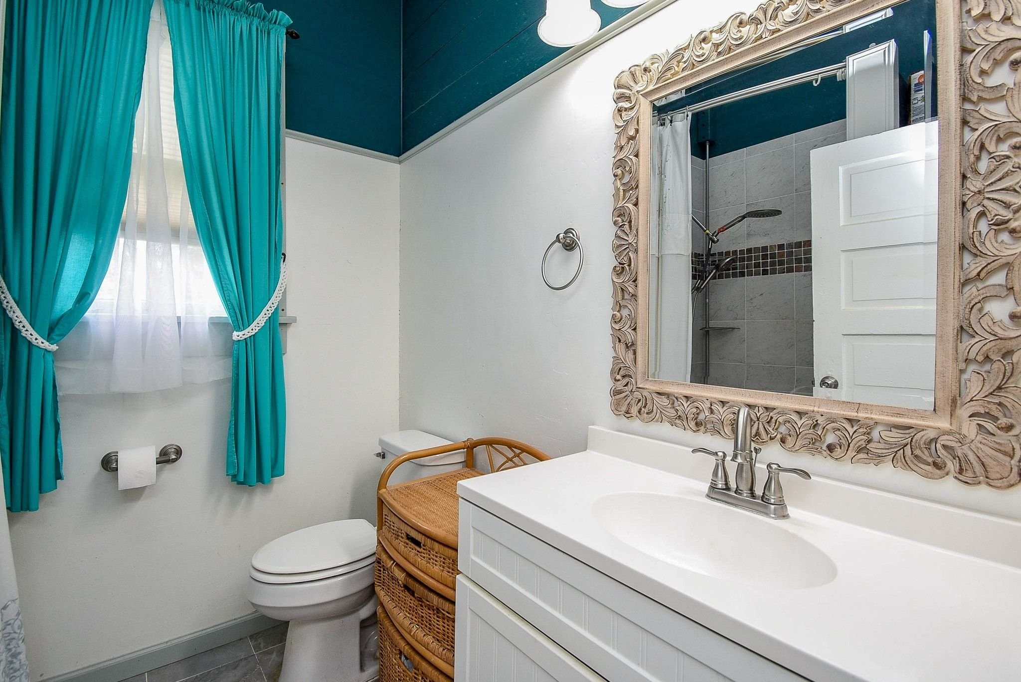 807 Clipson Road Eagle Lake, TX 77434 - Photo 13 of 31 a bathroom with a sink a toilet and tub