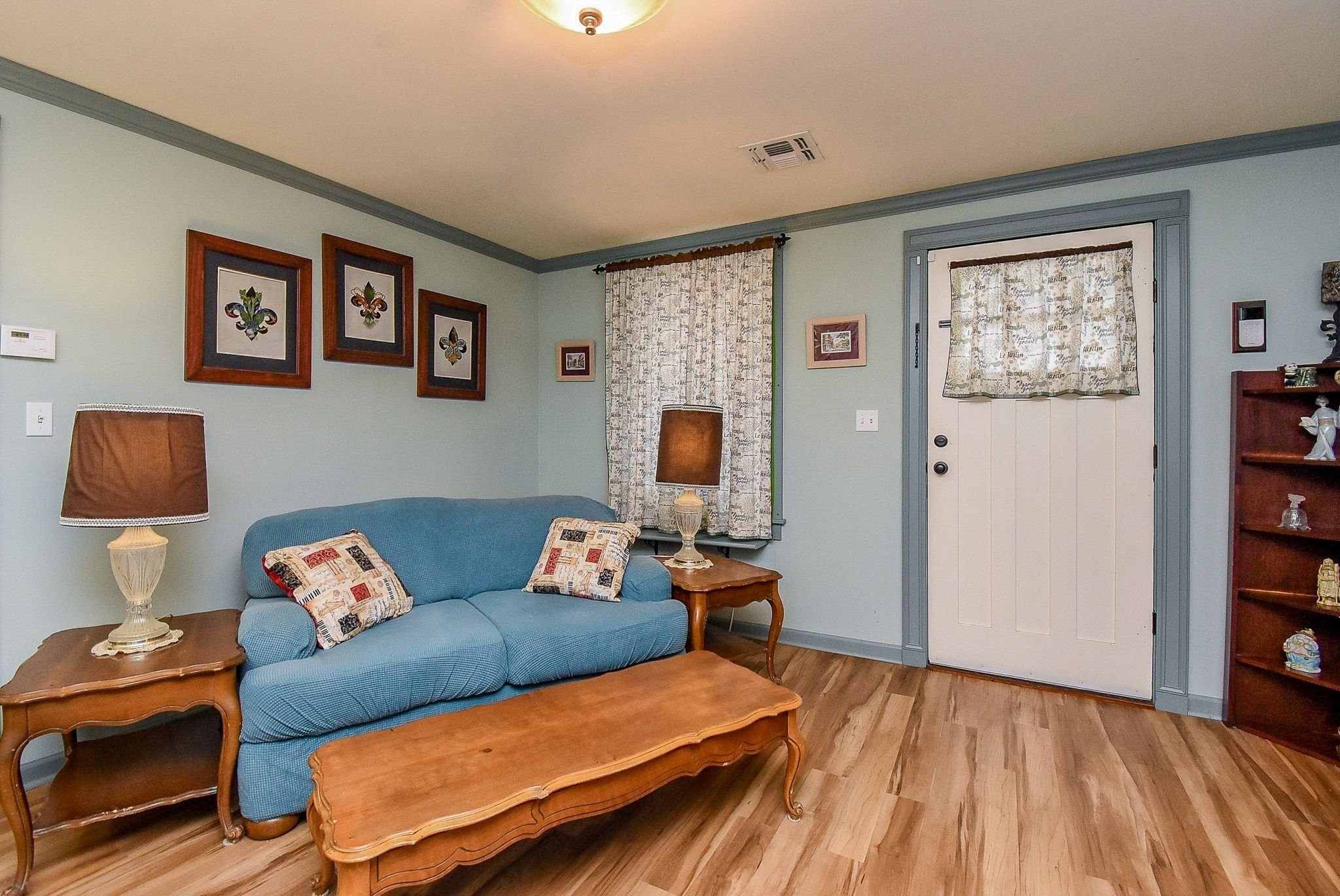 807 Clipson Road Eagle Lake, TX 77434 - Photo 5 of 31 a living room with furniture and a flat screen tv