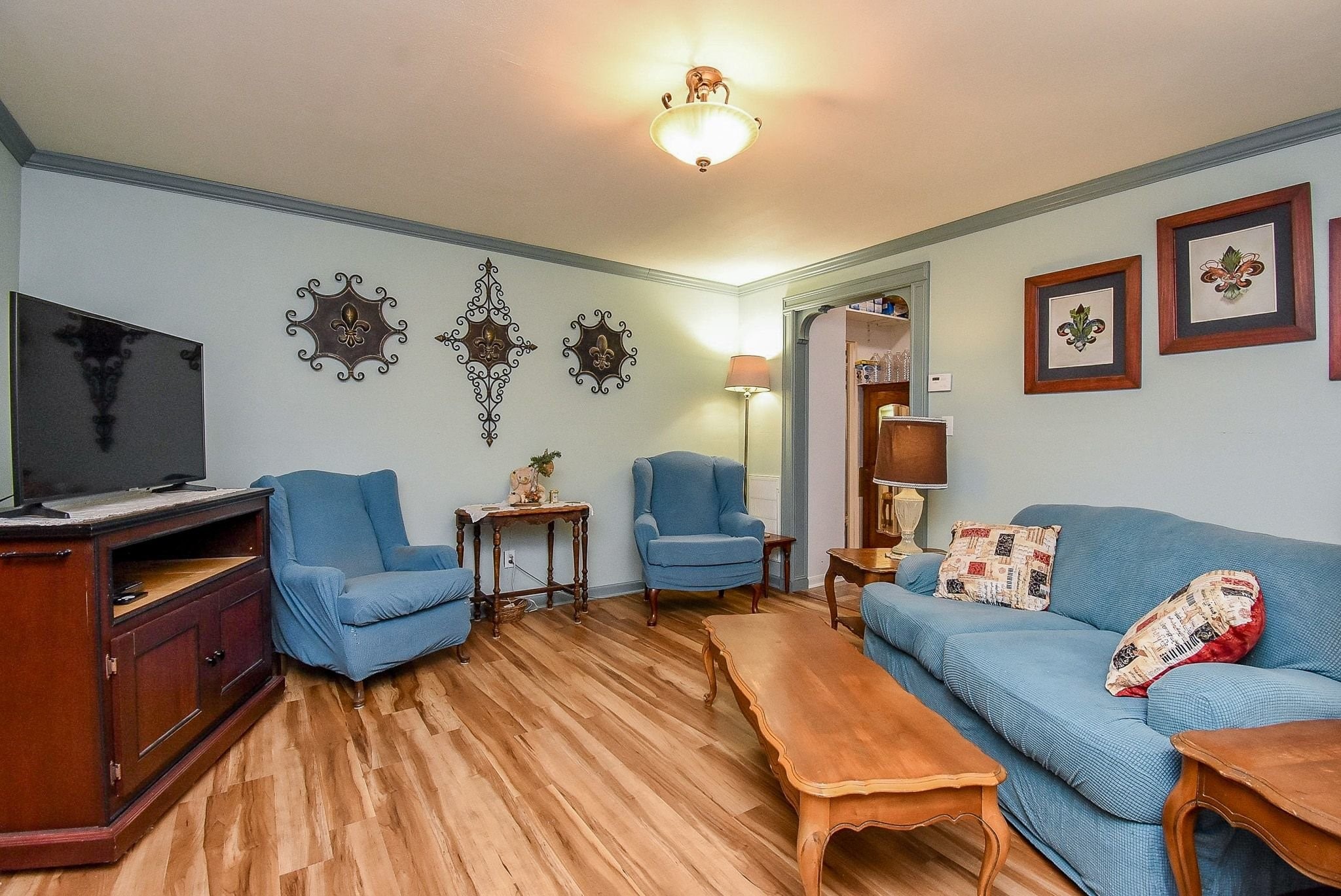 807 Clipson Road Eagle Lake, TX 77434 - Photo 6 of 31 a living room with furniture and a flat screen tv