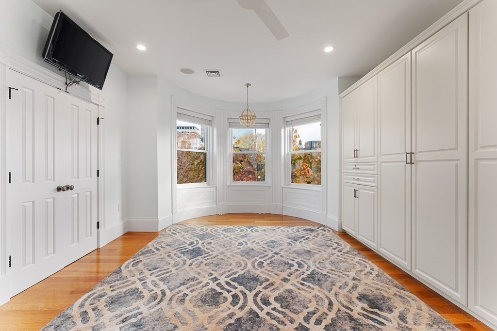 136 St Botolph Street Boston, MA 02115 - Photo 5 of 40 a bedroom with bed and flat tv screen