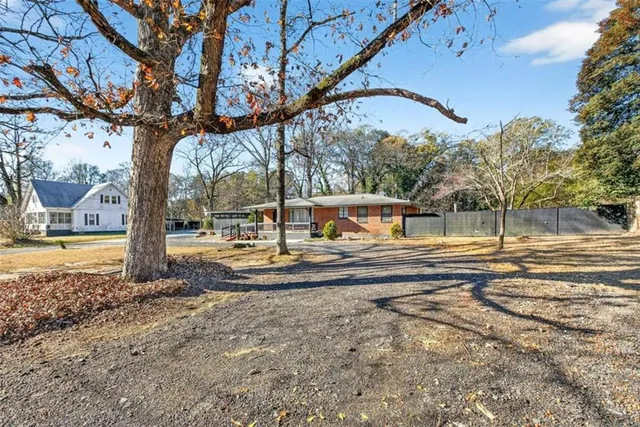 a view of a yard with a tree