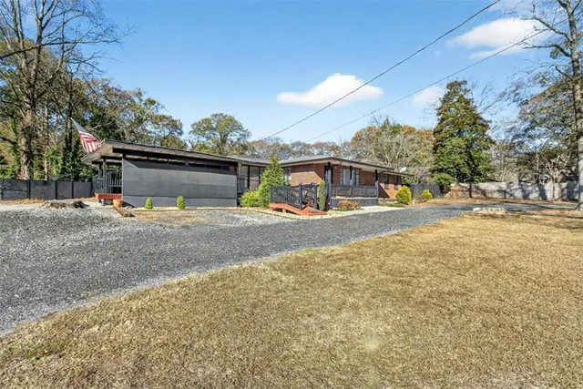 a view of a house with outdoor space