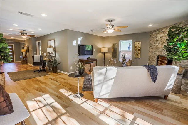 $2,995 | 407 West Odell Street, Austin, TX 78752