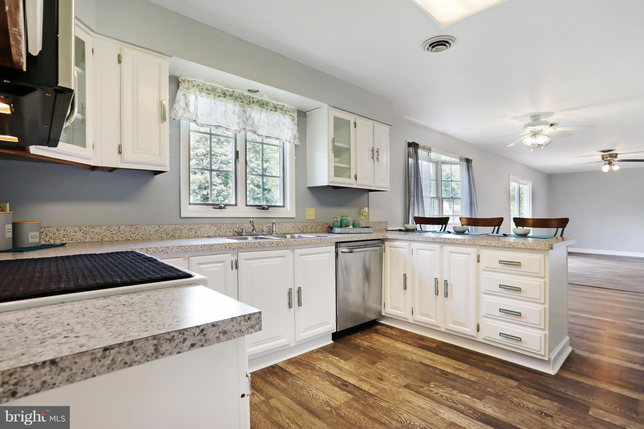 16716 Sterling Road Williamsport, MD 21795 - Photo 3 of 31 New Counters!