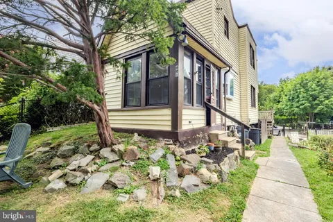 a view of a pathway of a house