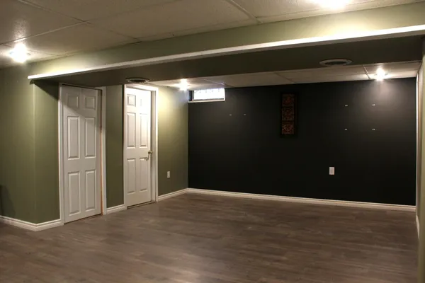 $2,100 | 43592 Champlain Court, Canton, MI 48188