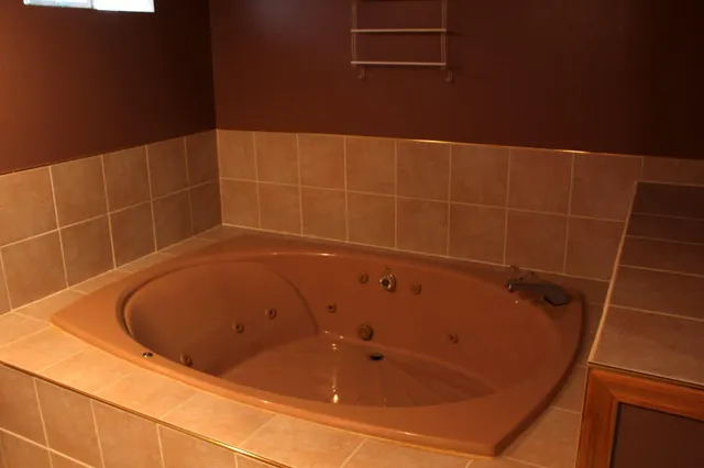 $2,100 | 43592 Champlain Court, Canton, MI 48188