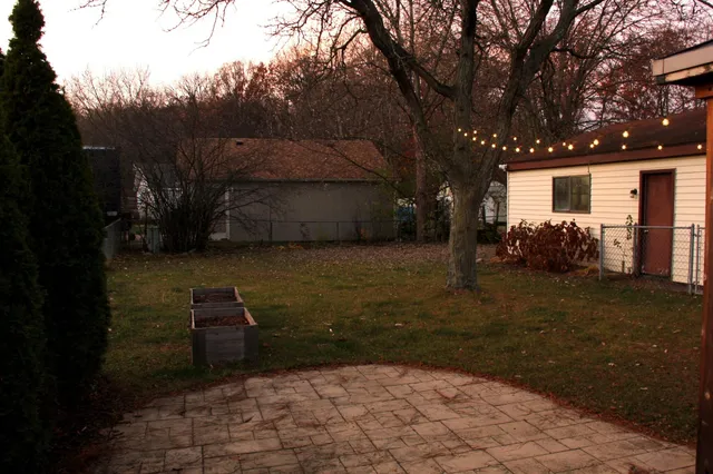 $2,100 | 43592 Champlain Court, Canton, MI 48188