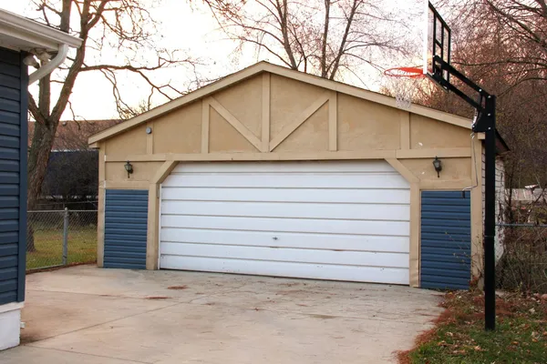 $2,100 | 43592 Champlain Court, Canton, MI 48188