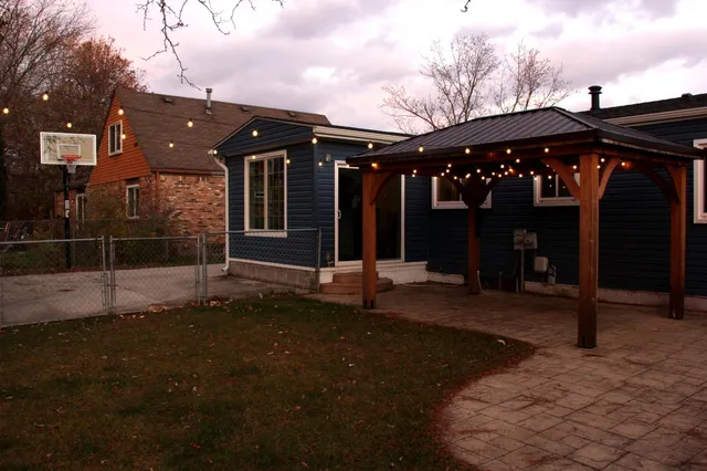 $2,100 | 43592 Champlain Court, Canton, MI 48188