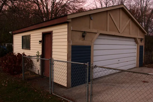 $2,100 | 43592 Champlain Court, Canton, MI 48188