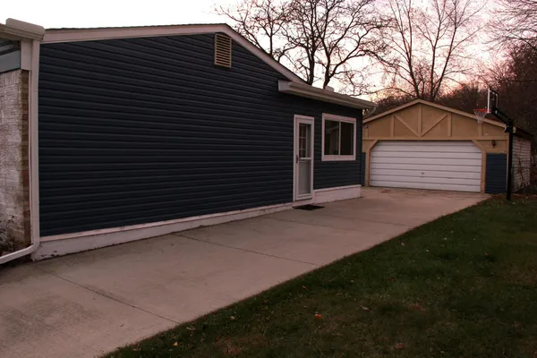 $2,100 | 43592 Champlain Court, Canton, MI 48188