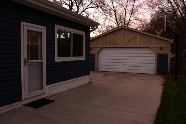 $2,100 | 43592 Champlain Court, Canton, MI 48188