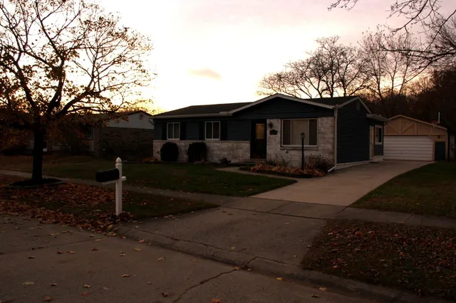 $2,100 | 43592 Champlain Court, Canton, MI 48188