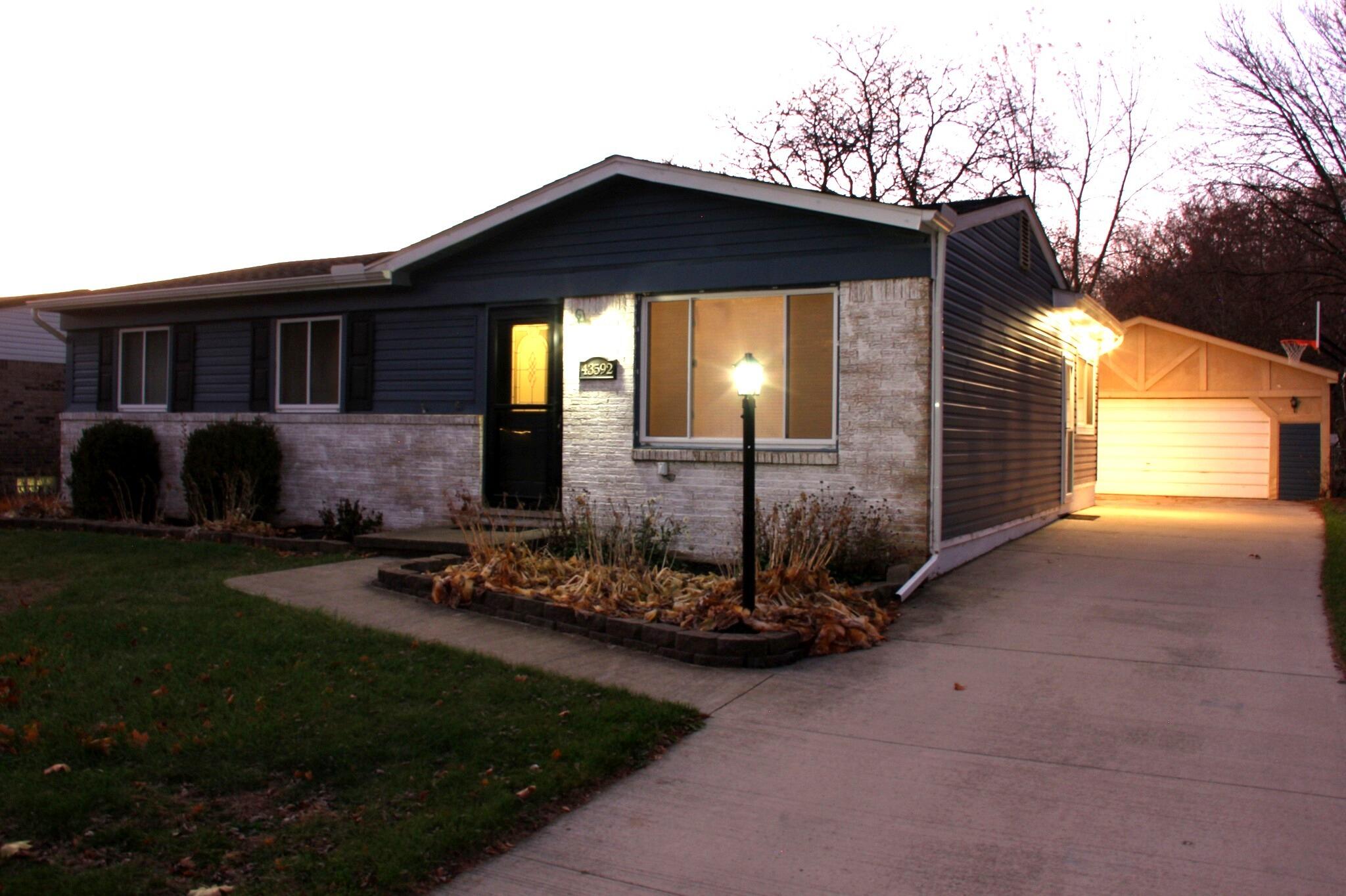 43592 Champlain Court Canton, MI 48188 - Photo 28 of 29 IMG_1364_MLS_Light