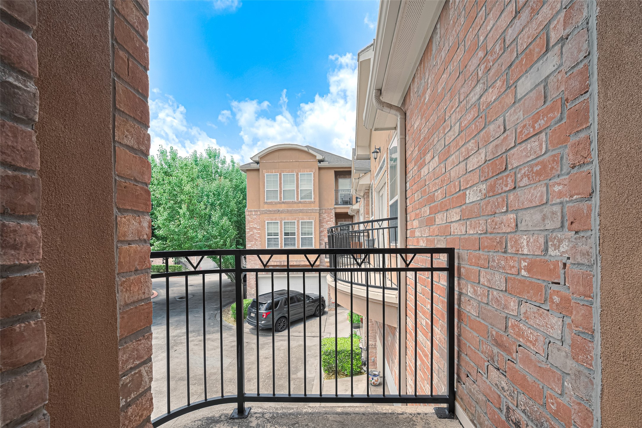 24 Versante Court Houston, TX 77070 - Photo 3 of 30