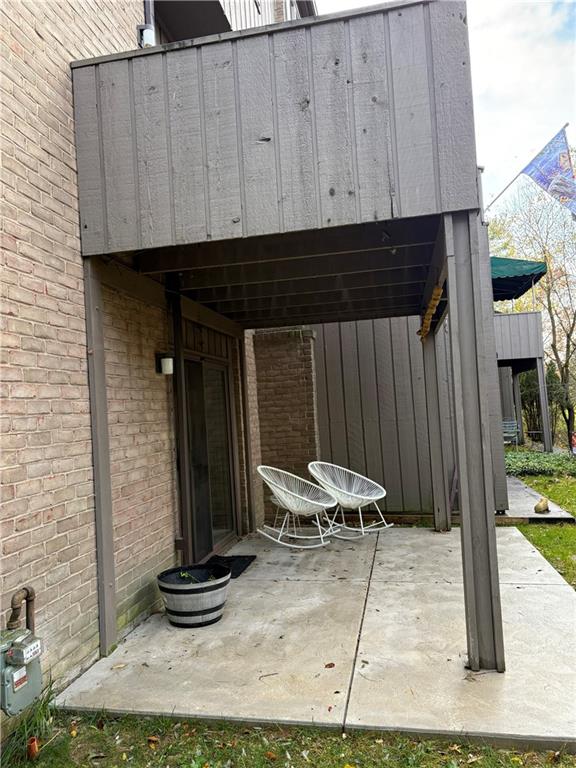 264 Elm Court Pittsburgh, PA 15237 - Photo 20 of 28 a view of outdoor space and wooden floor