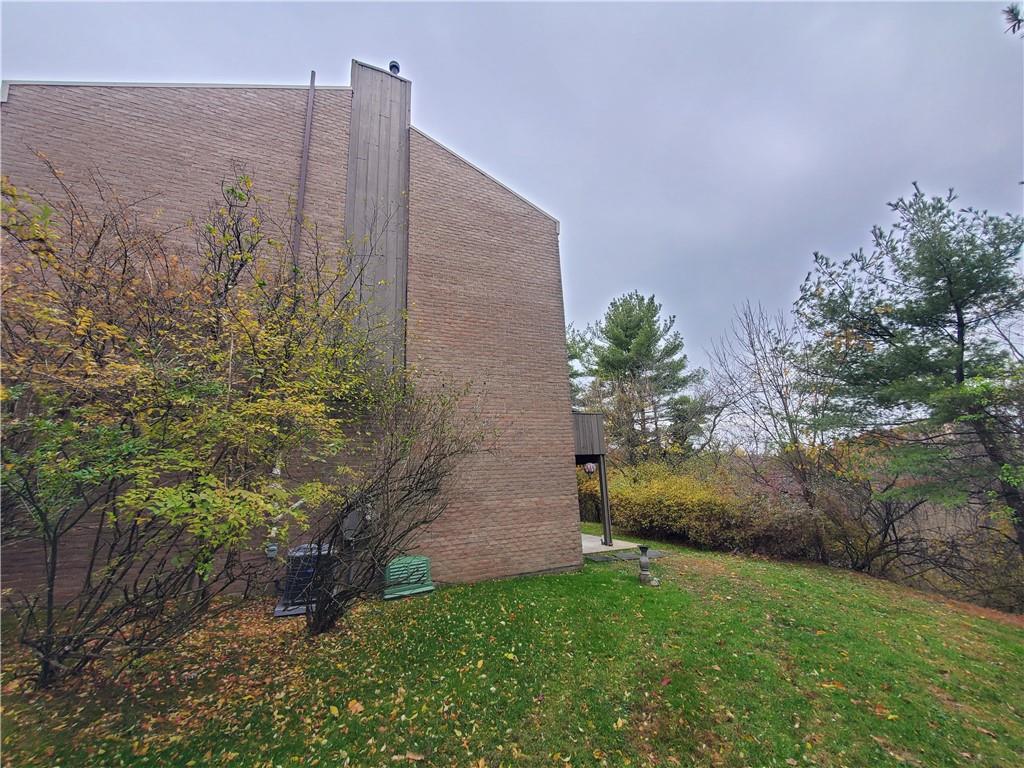 264 Elm Court Pittsburgh, PA 15237 - Photo 24 of 28 a view of a pathway in outside of the house
