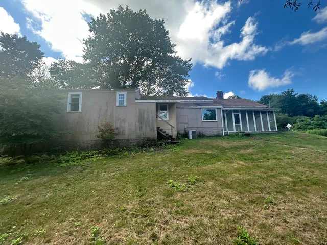 $245,000 | 34 Beacon Road, Bethany, CT 06524