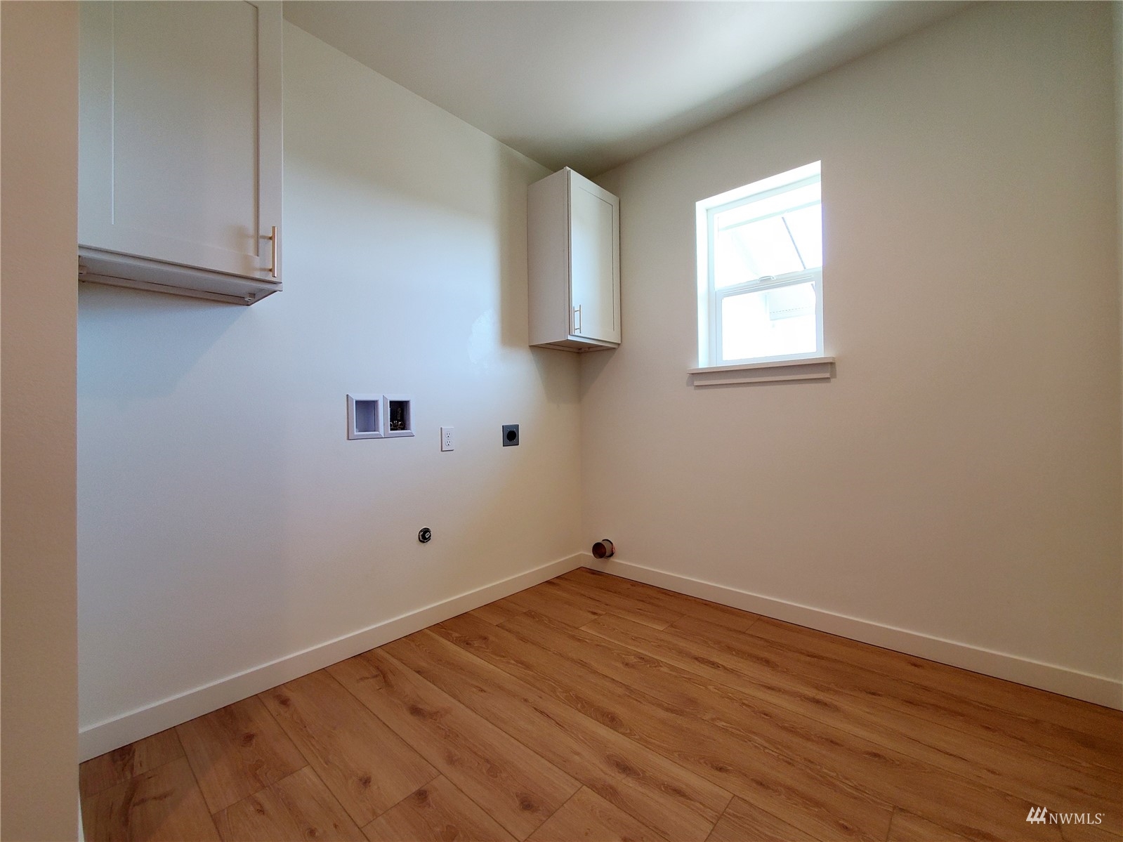 440 Merchants Road Forks, WA 98331 - Photo 19 of 27 a view of a room with wooden floor and cabinets