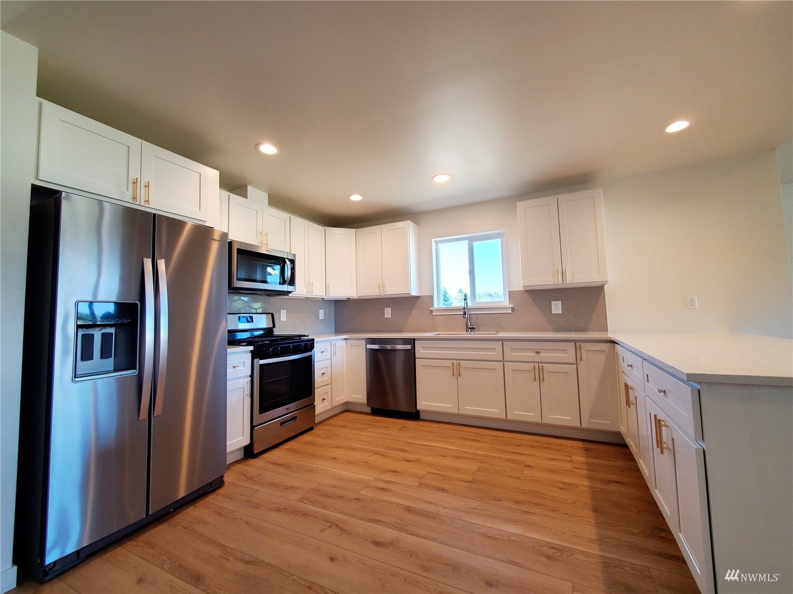 440 Merchants Road Forks, WA 98331 - Photo 6 of 27 a kitchen with granite countertop a refrigerator and a sink