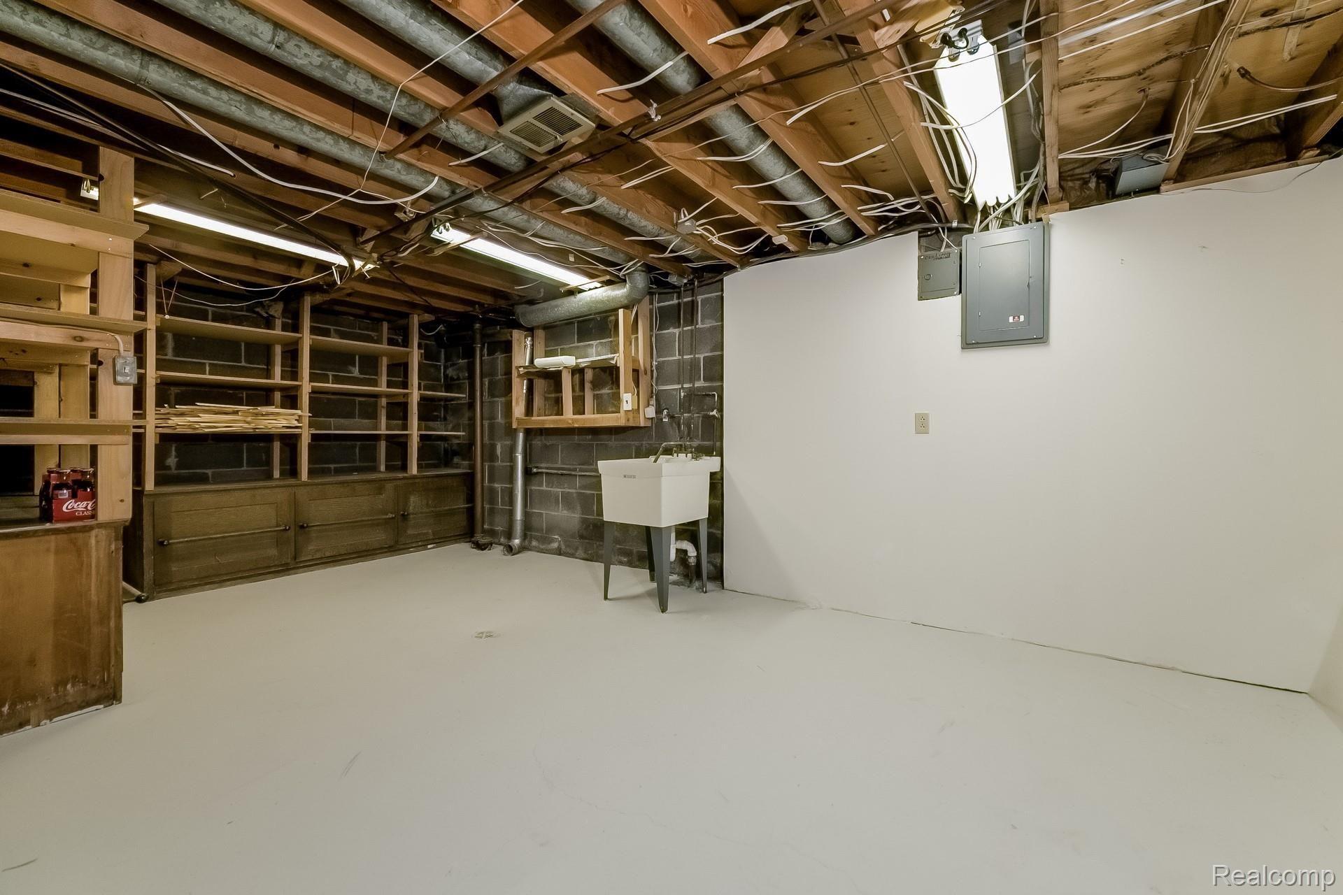 896 Allston Drive Rochester, MI 48309 - Photo 45 of 57 046-photo-laundry-room-8358026.jpg