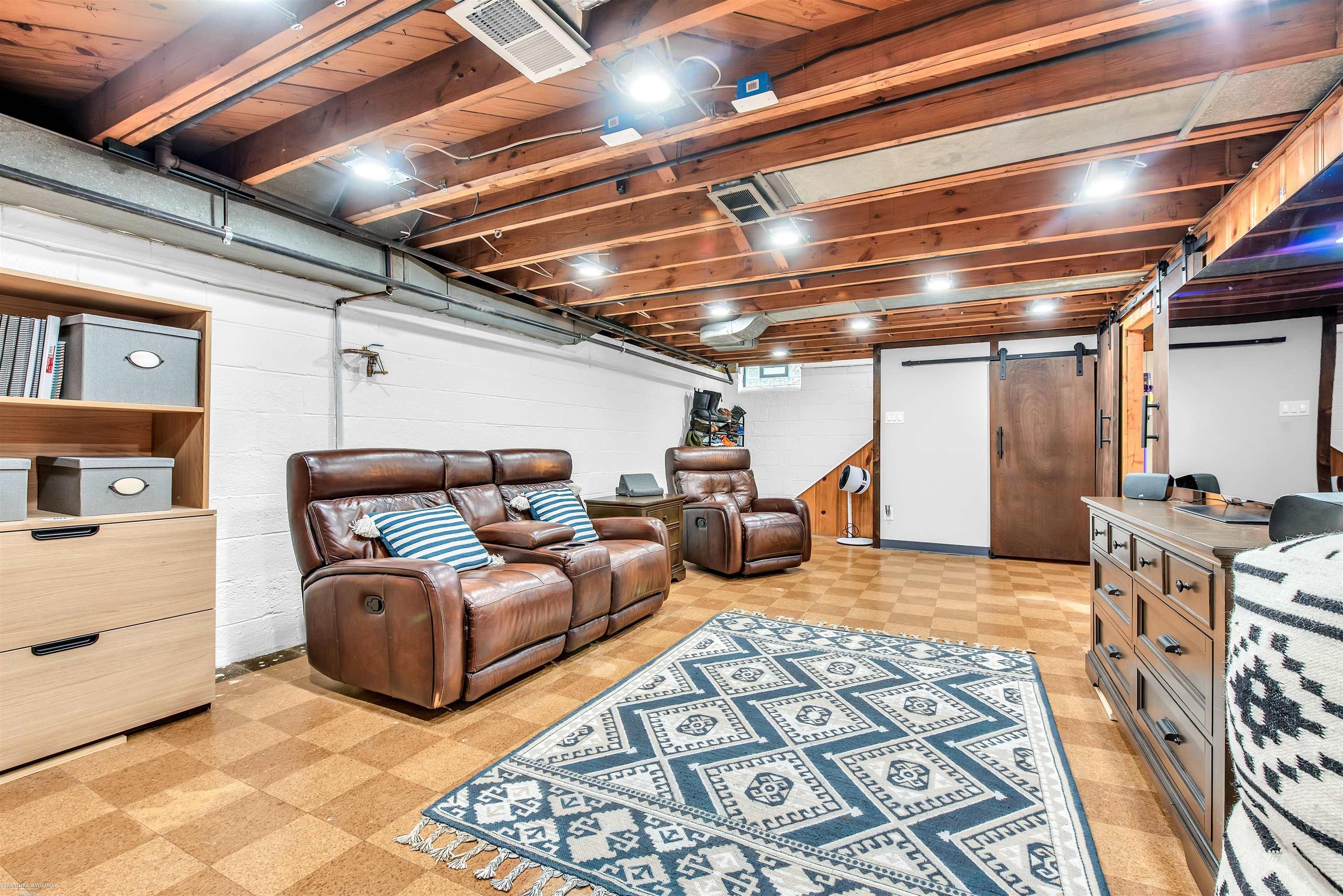 1725 Newcastle Road Grosse Pointe Woods, MI 48236 - Photo 28 of 37