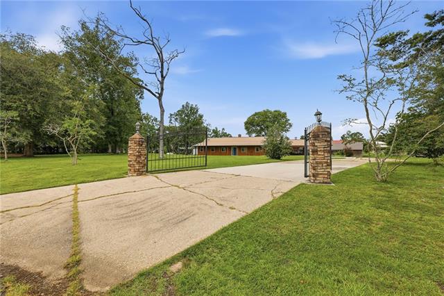 32557 Ponchartrain Drive Springfield, LA 70462 - Photo 2 of 35