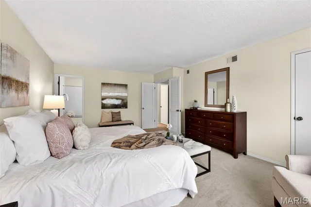 $495,000 | 15556 Country Ridge Drive, Chesterfield, MO 63017