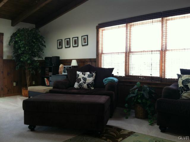 1835 Hampton Road Bethlehem, PA 18020 - Photo 6 of 12 Gallery Image 6