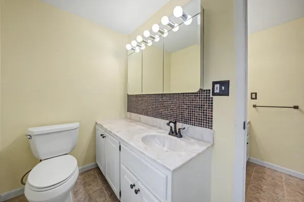 $248,000 | 1564 Charter Oak Drive, Rochester Hills, MI 48309