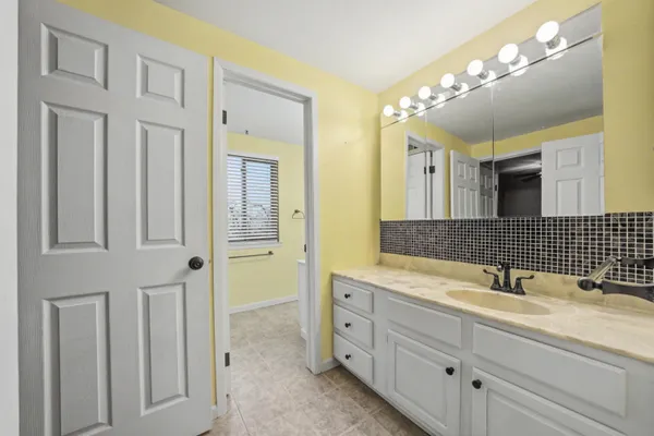 $248,000 | 1564 Charter Oak Drive, Rochester Hills, MI 48309