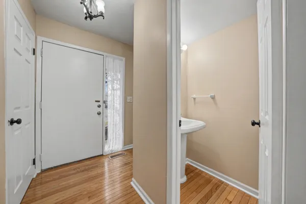 $248,000 | 1564 Charter Oak Drive, Rochester Hills, MI 48309