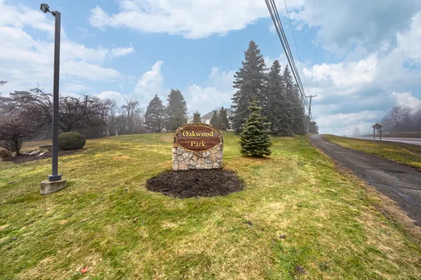 $248,000 | 1564 Charter Oak Drive, Rochester Hills, MI 48309