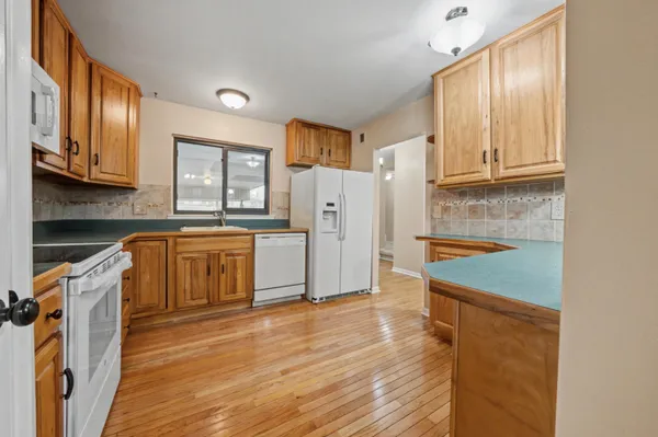 $248,000 | 1564 Charter Oak Drive, Rochester Hills, MI 48309