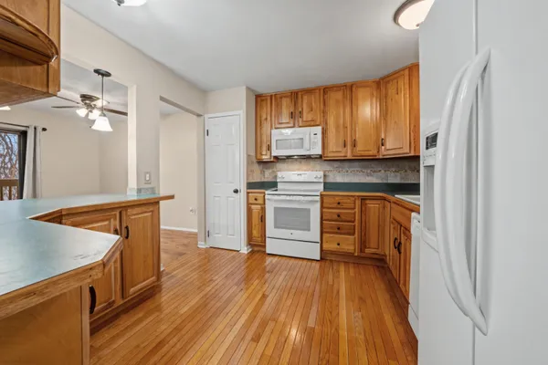 $248,000 | 1564 Charter Oak Drive, Rochester Hills, MI 48309