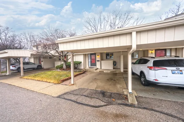 $248,000 | 1564 Charter Oak Drive, Rochester Hills, MI 48309