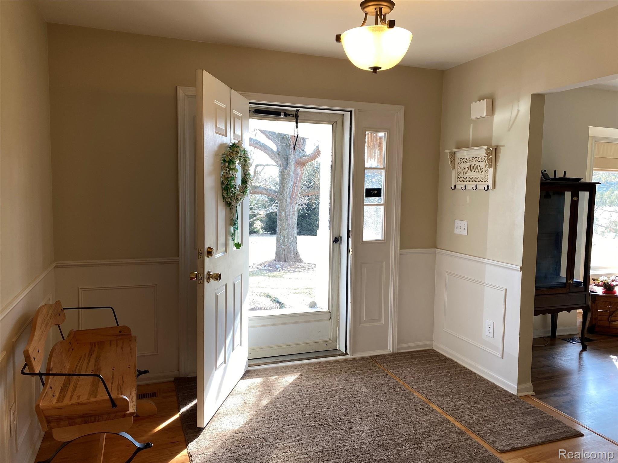 270 South Kern Road Fowlerville, MI 48836 - Photo 15 of 55 Large Open Foyer Entrance!