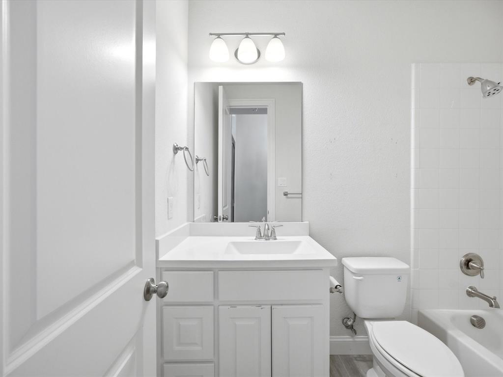 13817 Green Hook Road Fort Worth, TX 76008 - Photo 30 of 40 Full bathroom