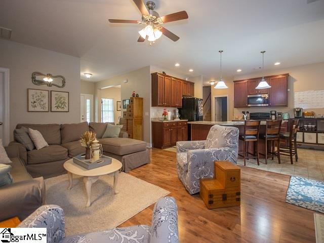 841 Melton Road Liberty, SC 29657 - Photo 3 of 36
