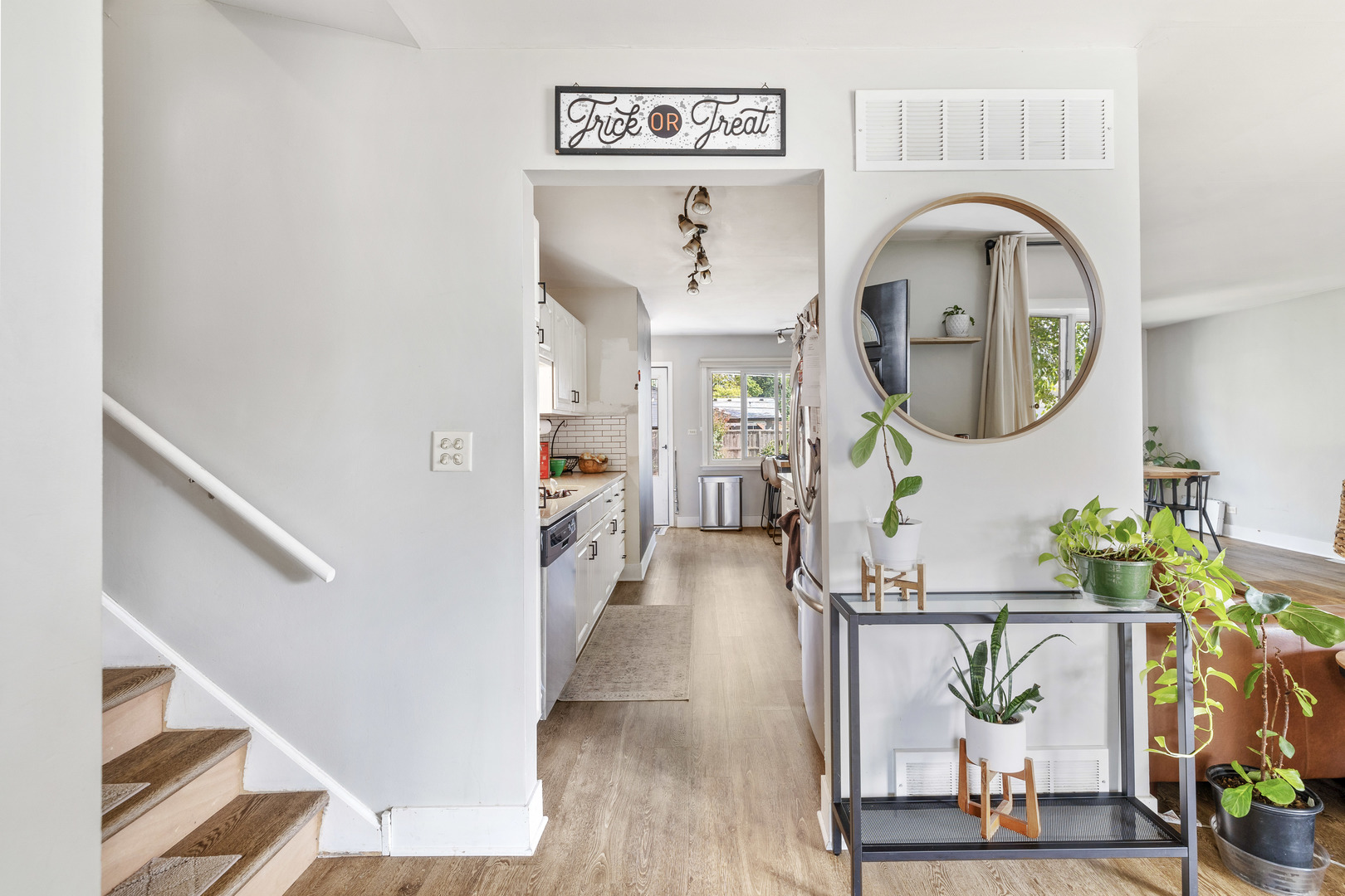 732 Sandy Lane Des Plaines, IL 60016 - Photo 2 of 17 a view of living room